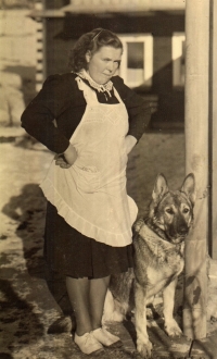 Marie Mikulcová, witness´s mother 