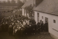 Primice 4. června 1944, průvod z domu