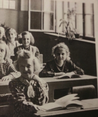 Rut in the girls' school at Vojtěšská street in Prague (far right), 1944