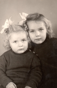 Zdeňka Šillerová se svojí starší sestrou