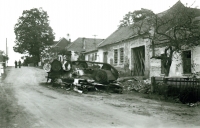 Rodný dům v Sebranicích po výbuchu stíhače tanků v noci na 9. května 1945
