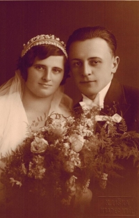 Svatební fotka rodičů Josefa a Anny Horkých z ledna 1933