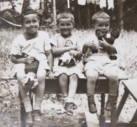 With her brothers in 1924
