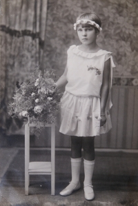 Anděla Kostlivá as a bridesmaid in 1928 