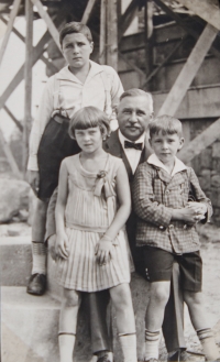 With her father and brothers in 1928