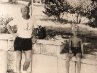 S tatínkem poprvé u moře, Bulharsko, 1974