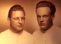 Členové noviciátu kláštera v Želivě Jan Riško a Zdeněk Vondráček