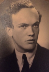 Pamětníkův bratr Zdeněk Vondráček, odsouzen v roce 1958 ve skupinovém procesu Voves a spol.