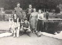 Vondráčkovi vyjeli navštívit svého syna Zdeňka na Slovensko, kde spolu s dalšími kněžími absolvoval vojenskou službu u PTP trvající přes 30 měsíců