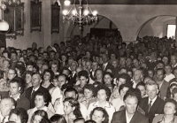 Při první mši Václava Kulhánka v roce 1973 v Českých Budějovicích byl kostel zcela plný