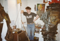 Ivo Pospíšil v ateliéru Pavla Zajíčka v New Yorku během turné s kapelou Půlnoc, konec 80. let 