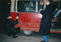 Momentka ze společného turné Ivana Krále a kapely Garáž, Ivo Pospíšil vlevo, polovina 90. let