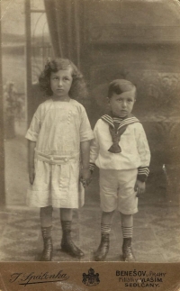 Pau=vell's mother Gertruda with his brother Karel, Benešov, 1916