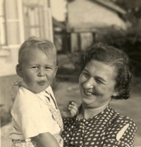 With his mother, Jablonná, 1938