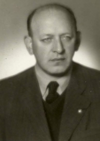 Otec Emil Pick po válce, 1945