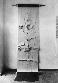 Výstava Velká kresba, instalace Adrieny Šimotové, Kostelec nad Černými lesy, polovina 80. let