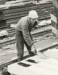 Petr Hošťálek u železničního vojska, 1984