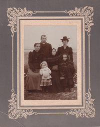 The Grim family around 1910, mother Josefa Grimová (neé Ferbasová), father Václav Grim senior, sister Anna, grandmother Anna Grimová, aunt Marie Střihavková, older sister Marie 


