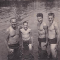 Antonín Panenka (druhý zleva) se svým otcem a staršími bratry 