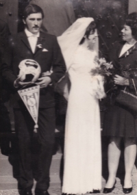 Na svatební fotografii s manželkou Vlastou, 1971