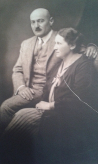 Leopold a Eliška Saxlovi, dědeček a babička Petra Poláčka, Drasty, cca 1933
