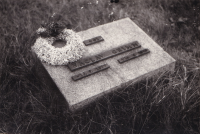 Náhrobní kámen Václava Grima st. v Terezíně, listopad 1959