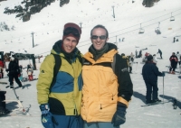 Petrovi synové Sebastian (vlevo) a Andrés na lyžích v Bariloche, 2006