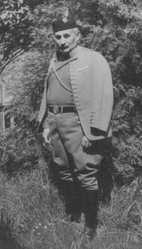 Dědeček z maminčiny strany, velký sokol a za první republiky obchodník a továrník