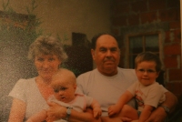 Manželka Miroslava, vnuk Vítek, Miroslav Pavel, vnuk Jakub, Dědice, cca 2002
