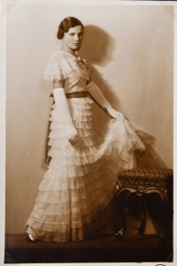 Anděla a první taneční, 1935