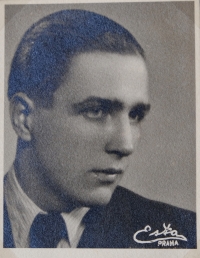 Maturitní fotografie bratra Václava, 1937