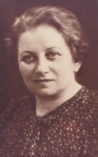 Hermina Kreisz (born Ungar), maternal grandmother