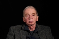 Současná fotografie Leoše Války pořízená při natáčení v pražském studiu dne 4. prosince 2020