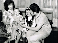 Zbigniew Podleśny with his ewife anfd their children Renata and Richard 