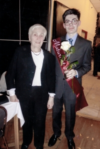 S vnukem Petrem Kadlecem na maturitním plese