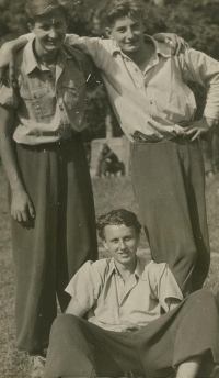 Na orientačním závodě, 1952