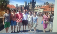 Se synem Andrésem a jeho ženou Claudií, vnoučaty Tobiasem a Janem a svojí ženou Marujou při návštěvě Prahy, 2016