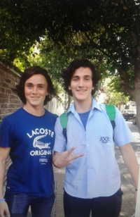 Zleva Tobias, nejstarší Petrův vnuk, a Jano, Buenos Aires, 2020