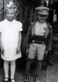 Miroslav Picek (chlapec vpravo) ve školce 