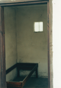 Terezín, pohled do jedné ze samotek, pro 1 až 15 vězňů, 2000