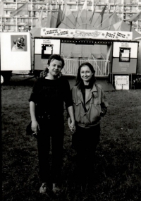 S manželem, 1989