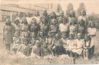 Class photo taken in 1947
