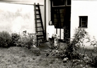 Kateřina Spurná s rodinou, 1980