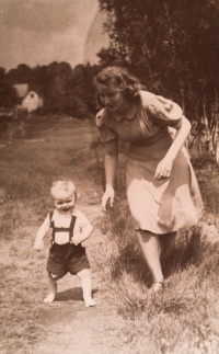 Se sestrou Gertrudou, Lipnice, 1943