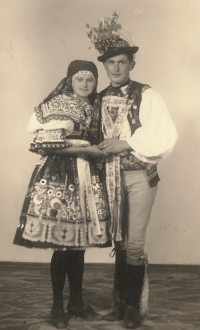 Her mother Marie Hnilicová and Josef Cichra - festival "gent" and "lady" in Boršov, 1936