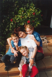 Karla Lierová with her nephew’s children, 2001