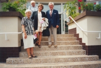 Meeting of Boršov natives: the witness’s mother, Karla Lierová, and Josef Cichra, August 2001 
