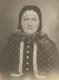 Babička pamětnice Božena Hnilicová, 1950