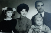 Renata s rodičmi a bratom Jackom, 1967