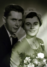 Milena a Jaroslav Sedláčkovi na svatební fotografii, 1960